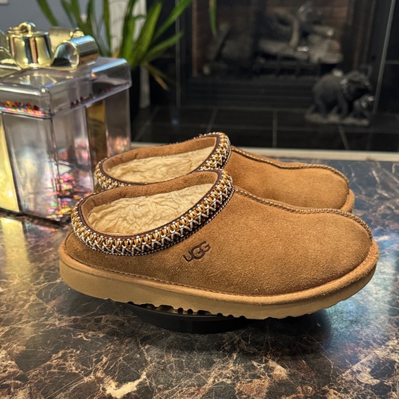 UGG Tasman II Kids Chestnut Slippers with Patterned Trim - Size 3 - Picture 4 of 11